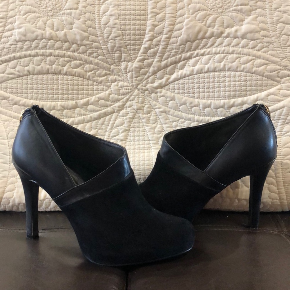 SOLD!!!!    Alfani booties size 9